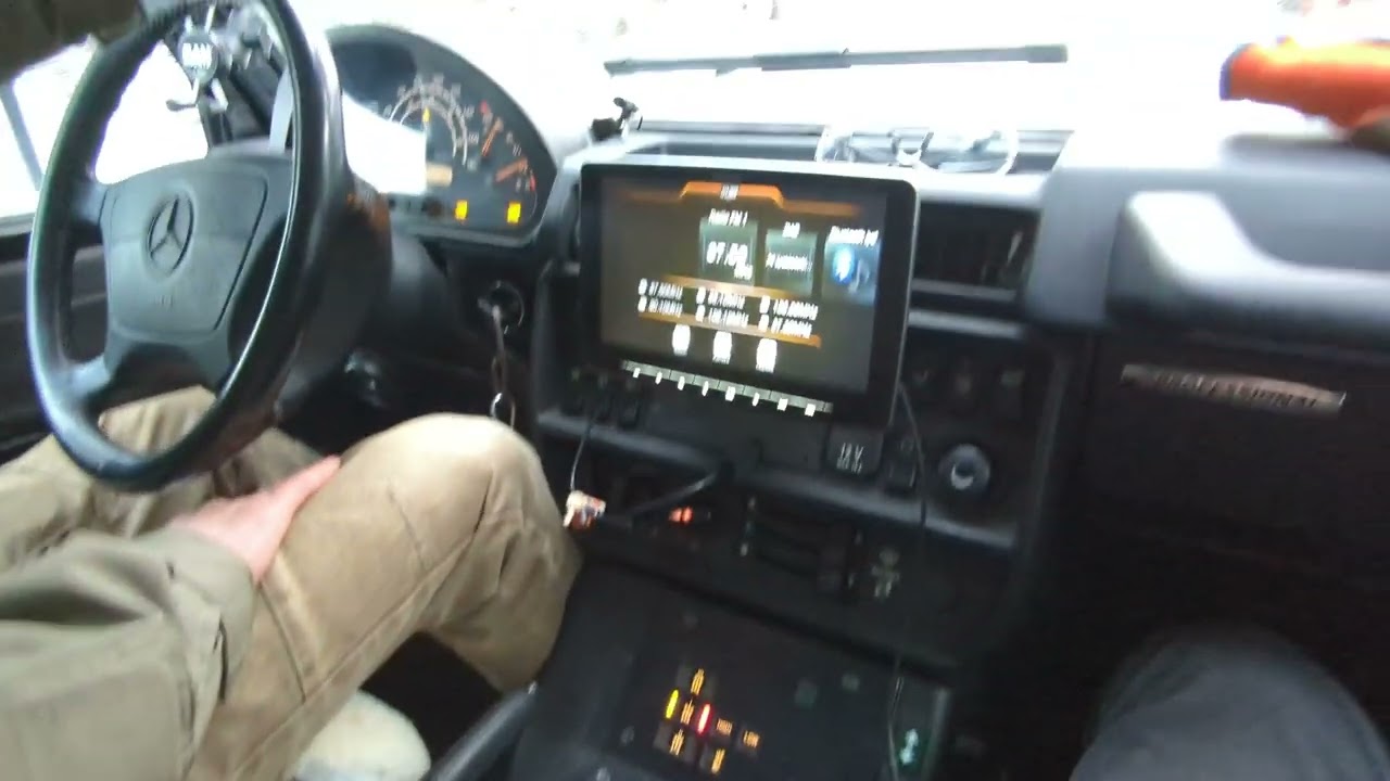 Mercedes G Professional 300cdi up the crooked hill, activating all the cheats