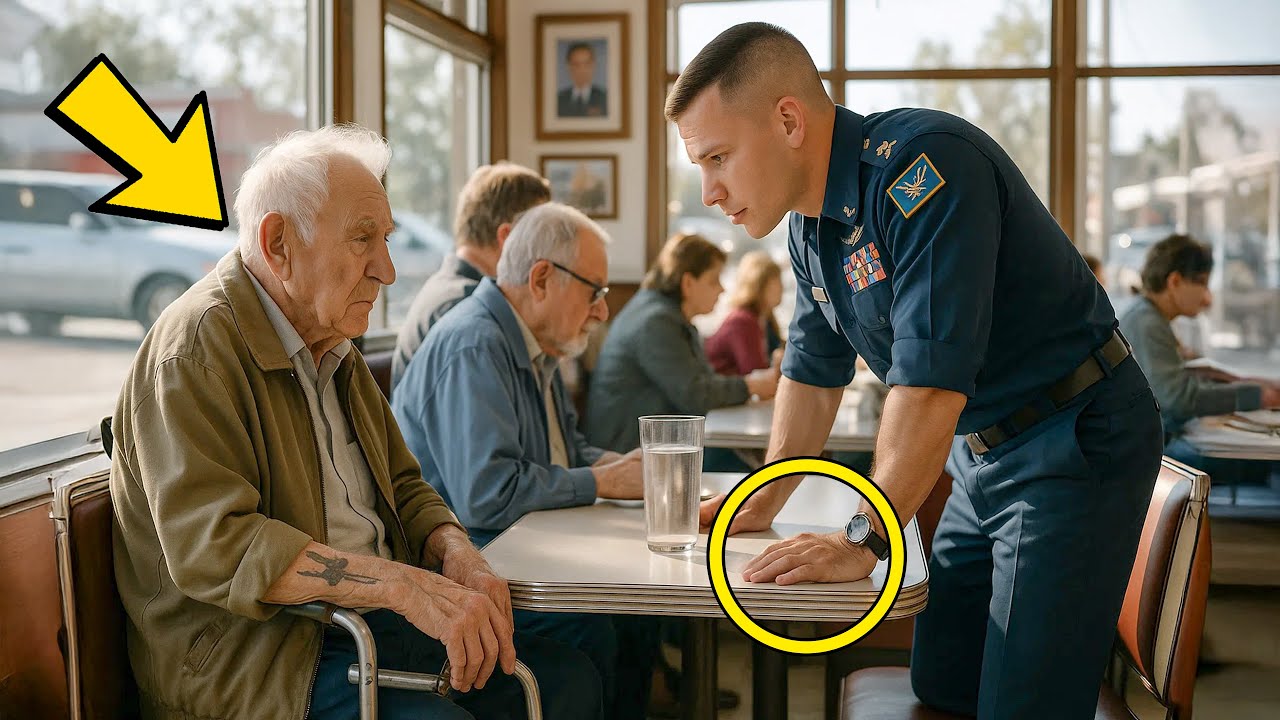 Veteran dachte, niemand erkennt ihn &ndash; bis ein junger SEAL sein Tattoo sah und erstarrte
