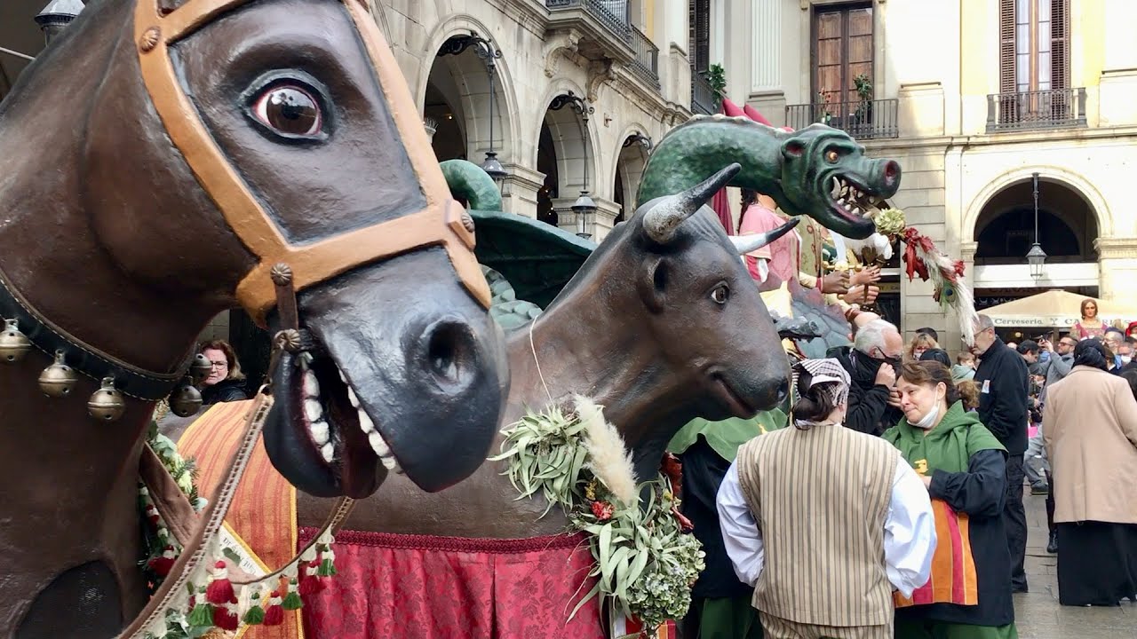 XXXIX Trobada de Gegants Ciutat Vella, Seguici de Santa Eulàlia inici cercavila (Festes St. Eulàlia)