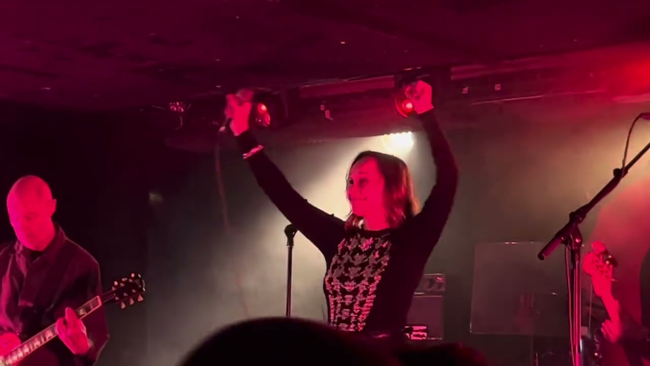Echobelly - I Can’t imagine the world without me - Glasgow Òran Mor 6/11/25