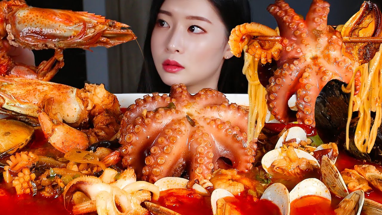 매운 해물삼선짬뽕 문어 킹타이거새우 먹방/GIANT SPICY SEAFOOD NOODLE SOUP Jjambbong MUKBANG Makanan Laut Pedas 海鮮チャンポン