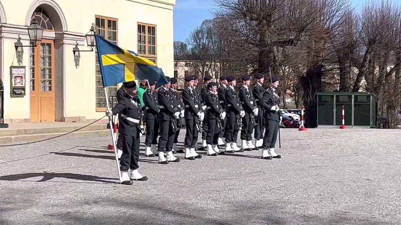 Drottningholms slott högvakten, vaktavlösning 2022-04-06