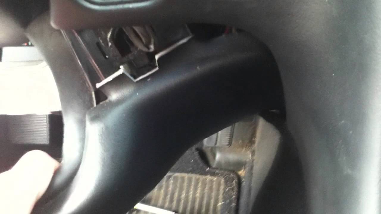 C5/C5Z Knee Bolster Removal