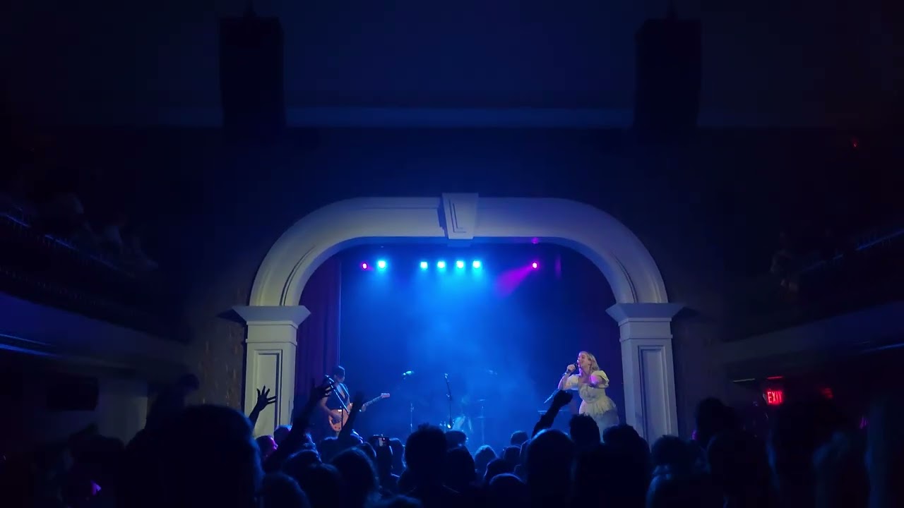 Austra - Fallen Cloud (Toronto, January 31, 2026)