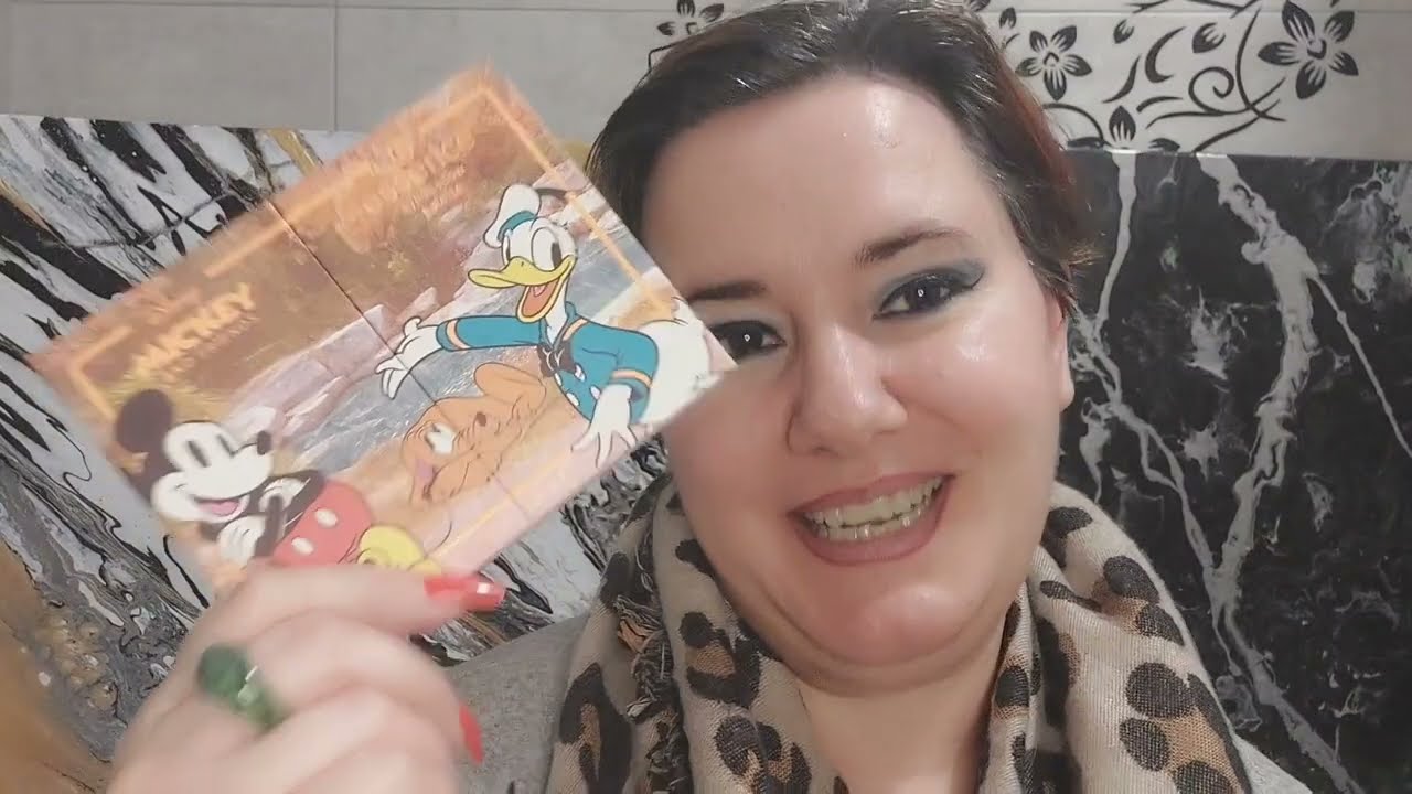 Essence Paleta de sombras de ojos Mickey and Friends de Disney