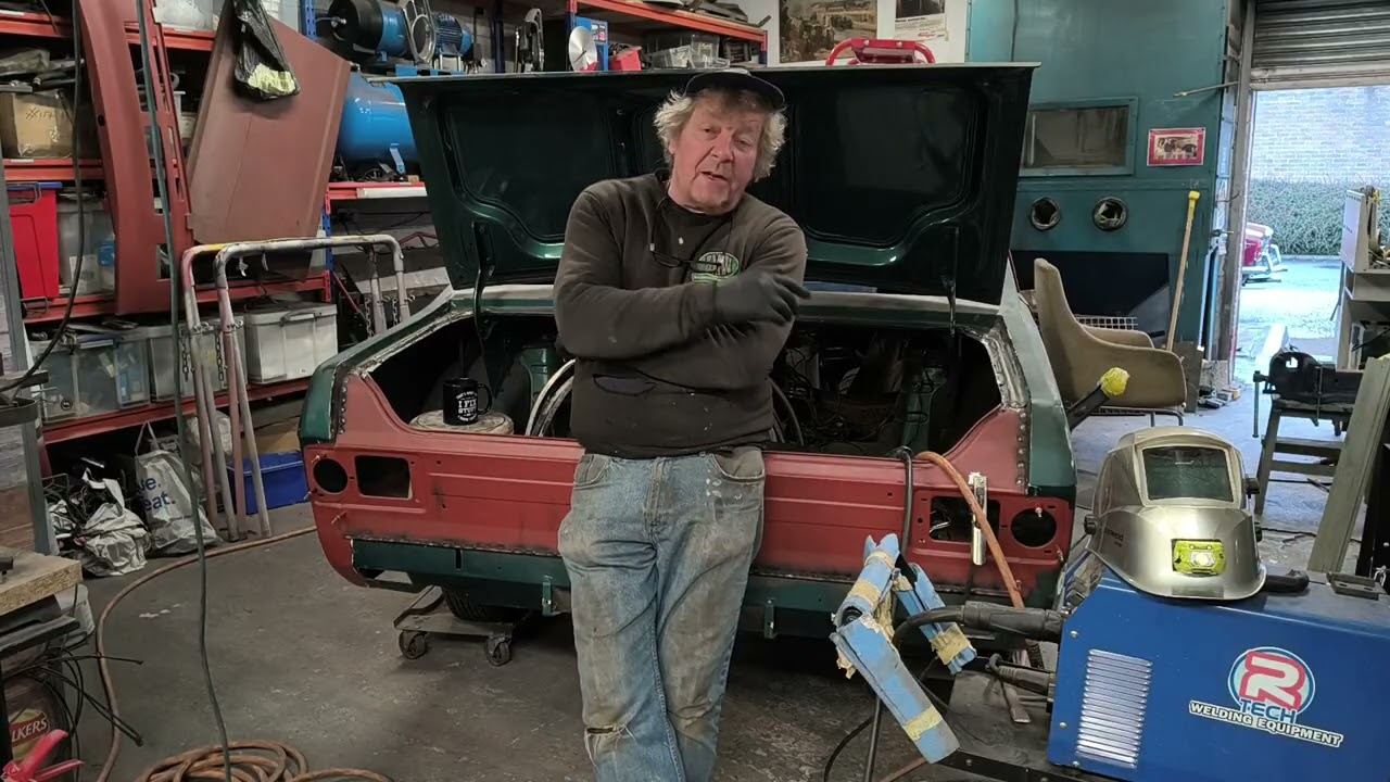 50 лет опыта в области классических автомобилей, инженерии и деревообработки вписываются в соврем...