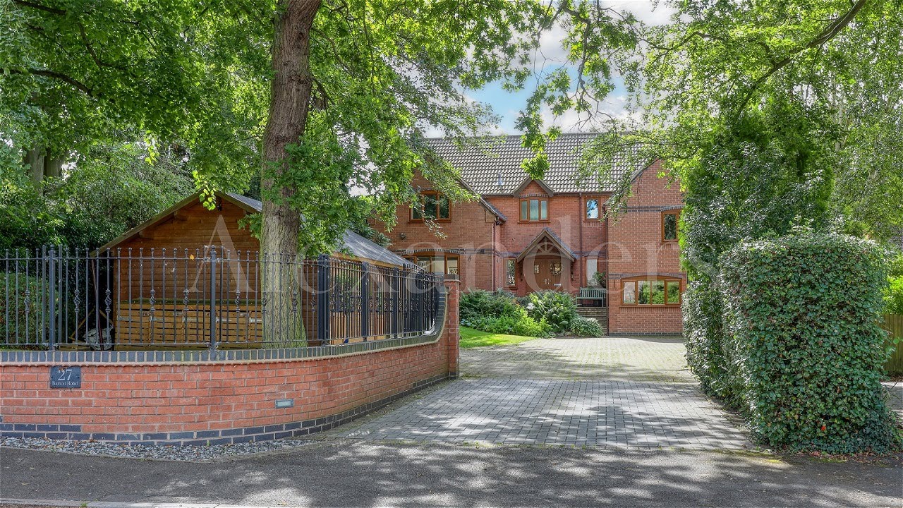 Exquisite, individual detached family home on this sought after road in Market Bosworth