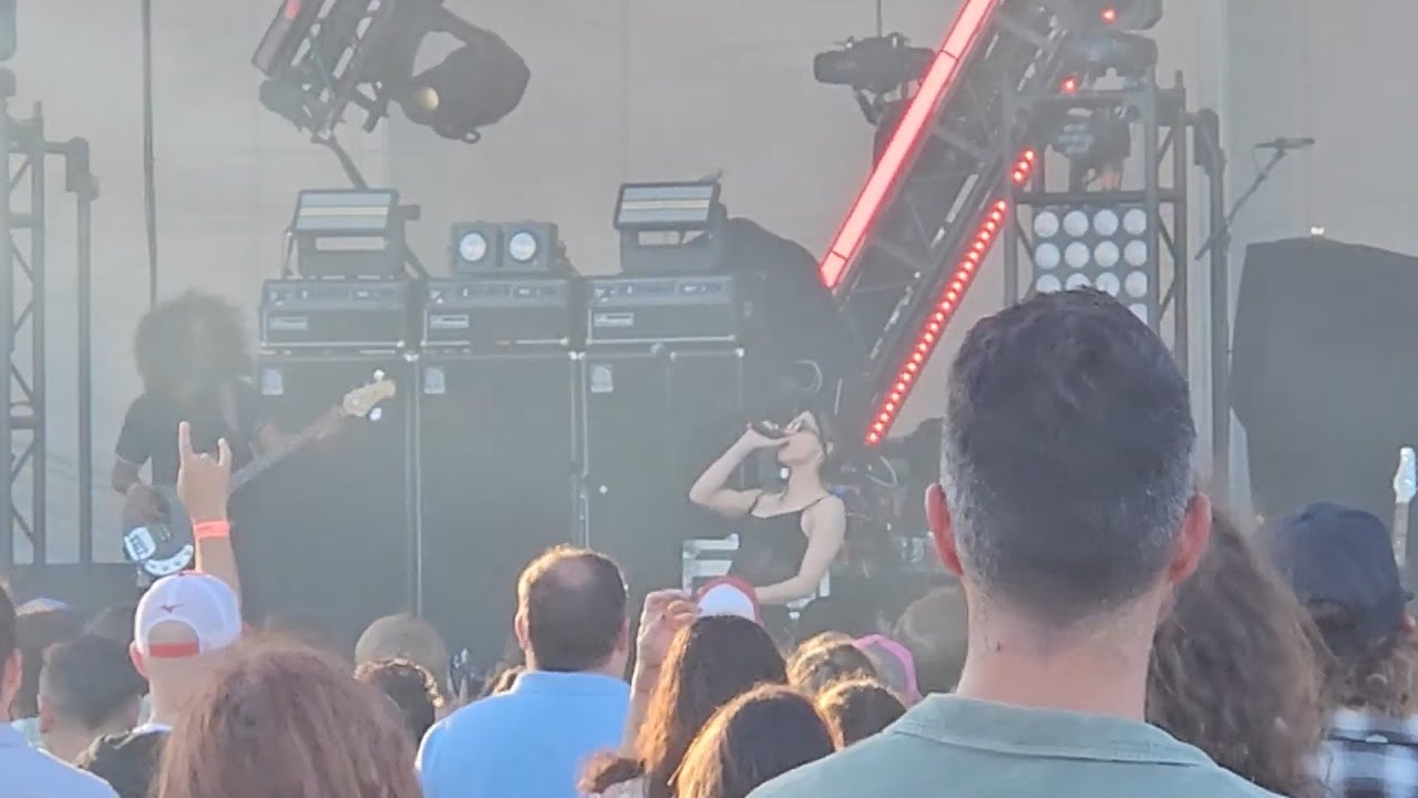Poppy V.A.N & Sit/Stay 8/10/24 Chicago Concert Live