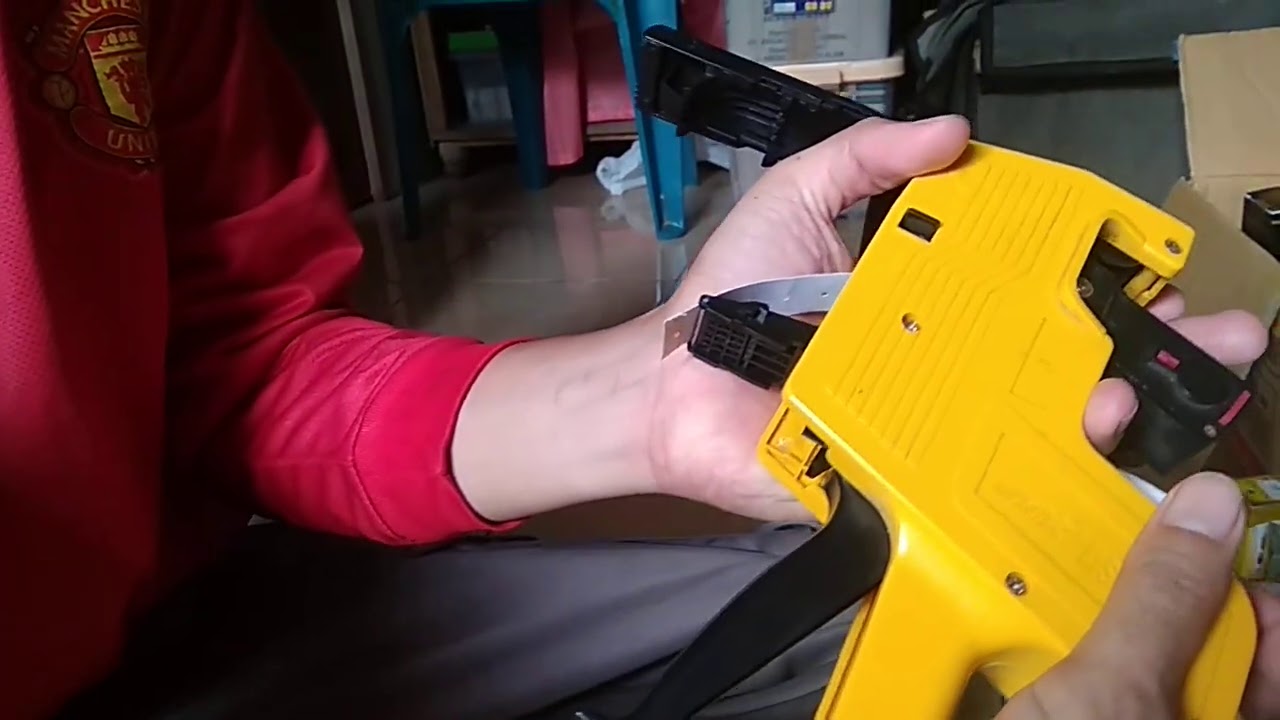Cara Memasang Mengganti Kertas Label Harga pada Alat Mesin Labeler