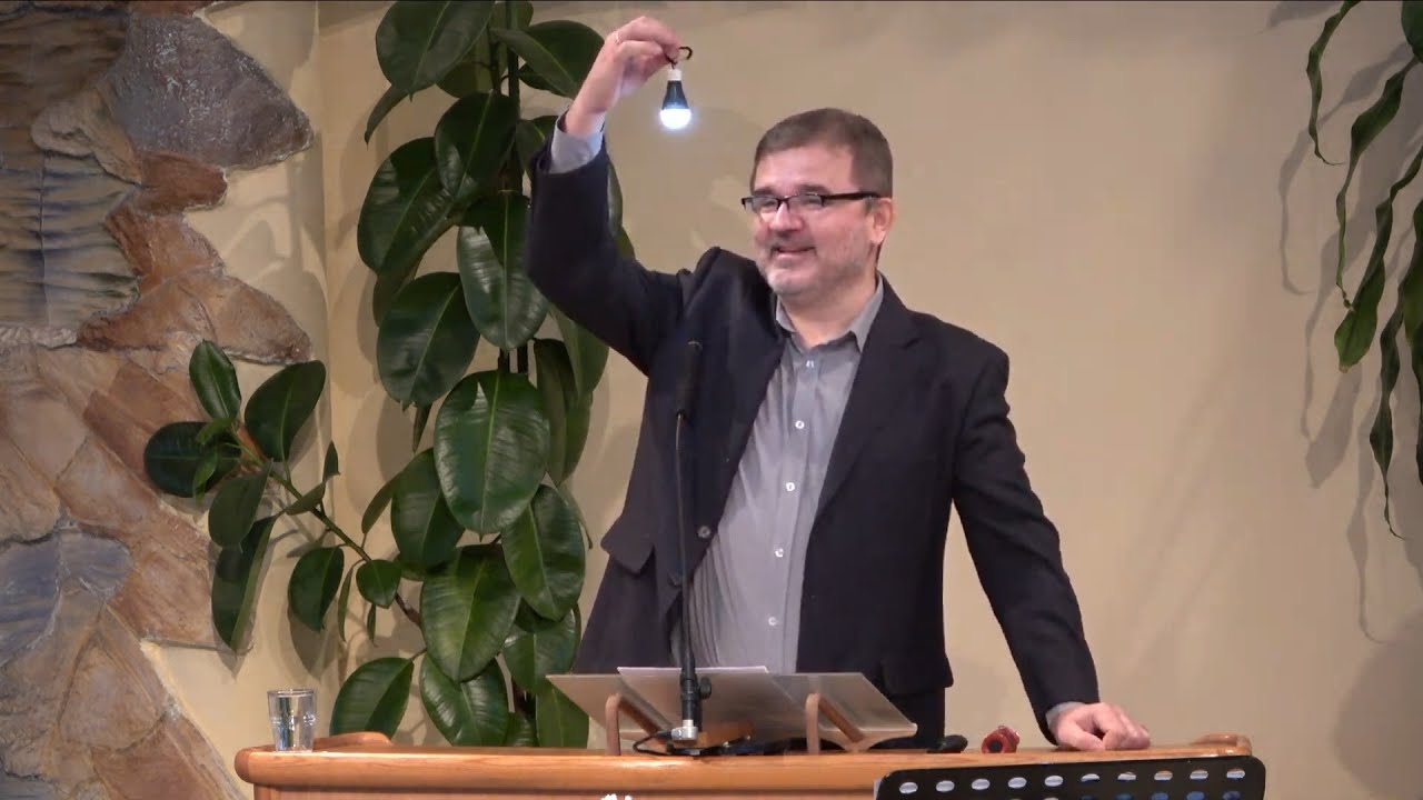 2021.12.12. A vil&aacute;g vil&aacute;goss&aacute;ga (Mike S&aacute;muel)