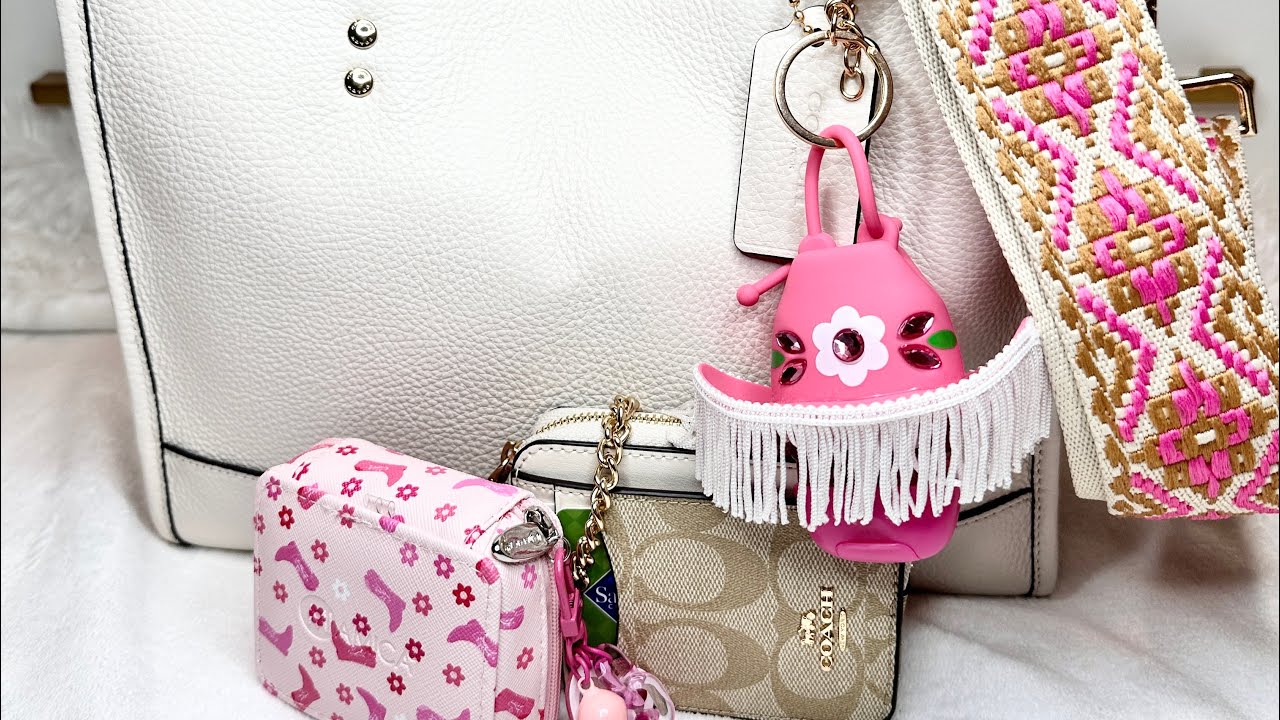 What’s in my bag! Coach Dempsey🌸🤠💕