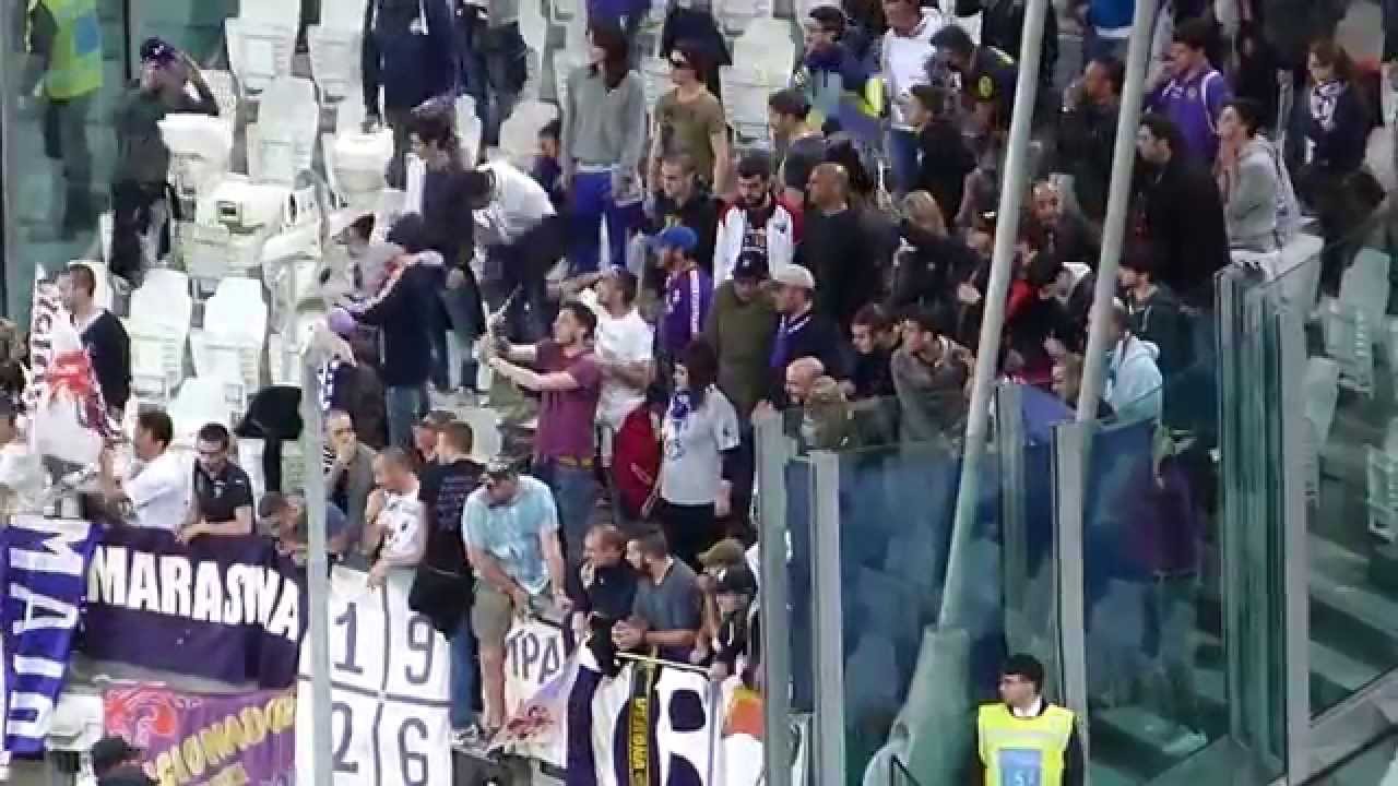 Juventus-Fiorentina esplosione del settore ospiti sul rigore