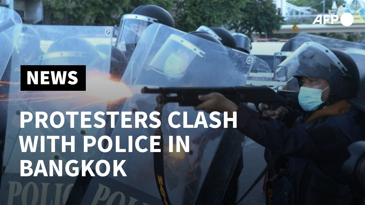 Bangkok protesters clash with police | AFP