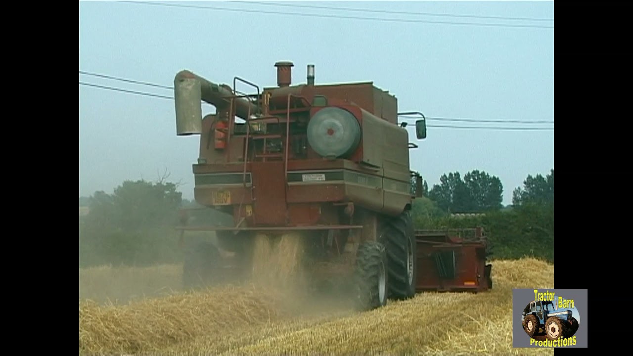 CASE IH AXIAL-FLOW 2166 HARVESTING SPRING BARLEY