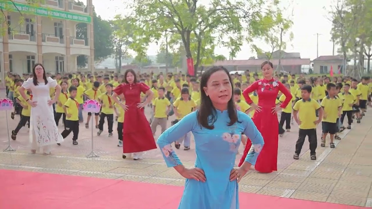 BÔNG HỒNG TẶNG MẸ VÀ CÔ/Trường tiểu học tam đa số 1