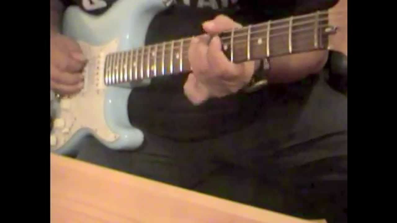 Blues Improvisation in Am with my Fender Scalloped YJM Ocean Blue USA