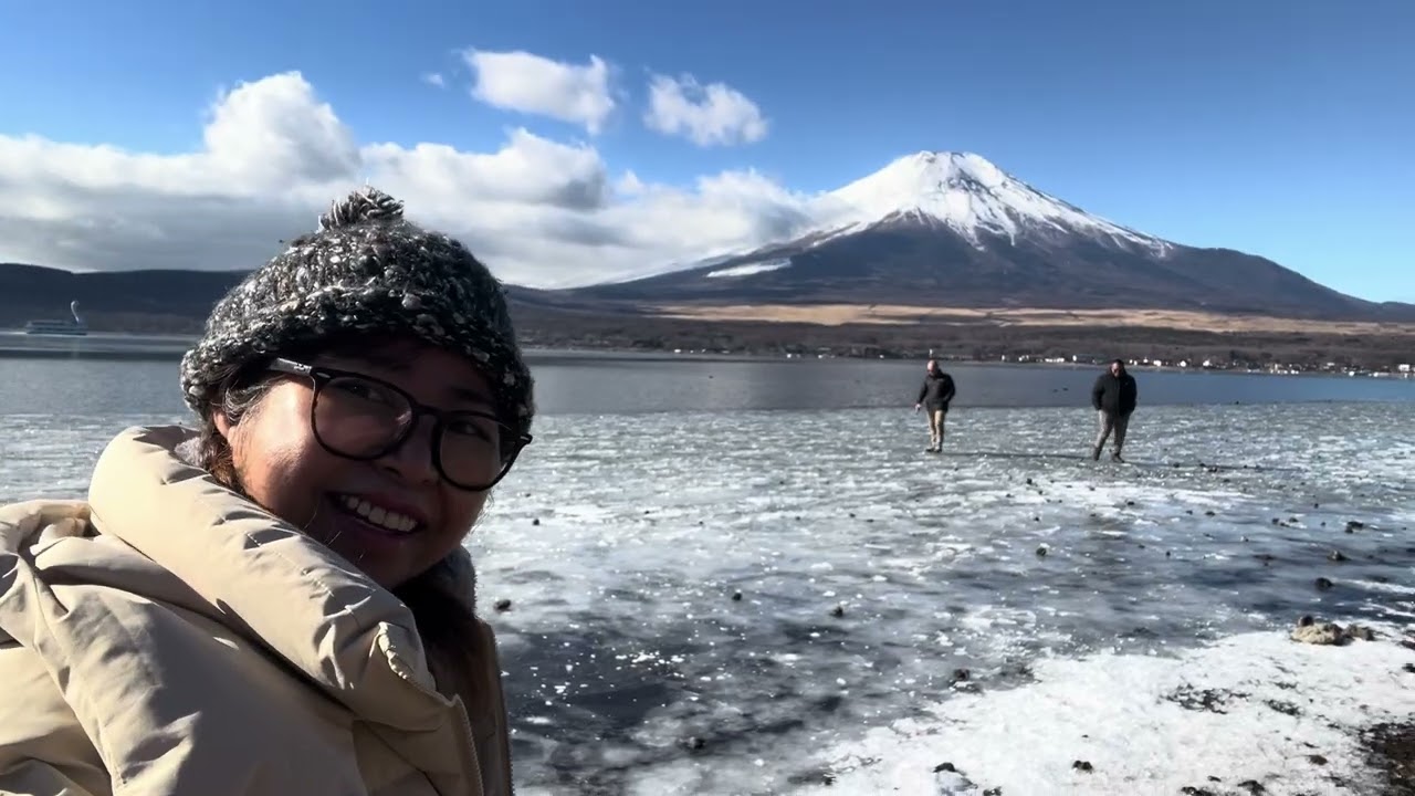 Winter view of Mount Fuji at Lake Yamanakako 