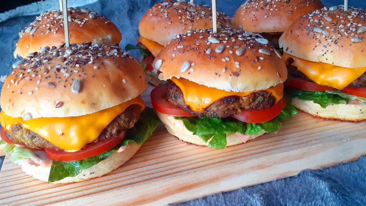 ناس حتافلت بالطرطة وانا محتافلة بالهمبرجر🤣🤣شوفو معاية طريقة البرجر من الالف الى الياء 👍