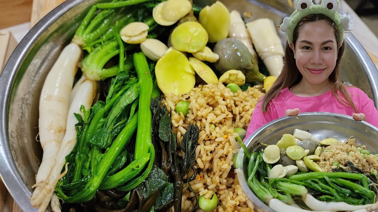 น้ำพริกปลาร้าพริกป่นคลุกข้าวกินกับผักต้มผักลวกอร่อยที่สุดเลยค่ะ มีวิธีต้มน้ําปลาร้าด้วยนะคะ
