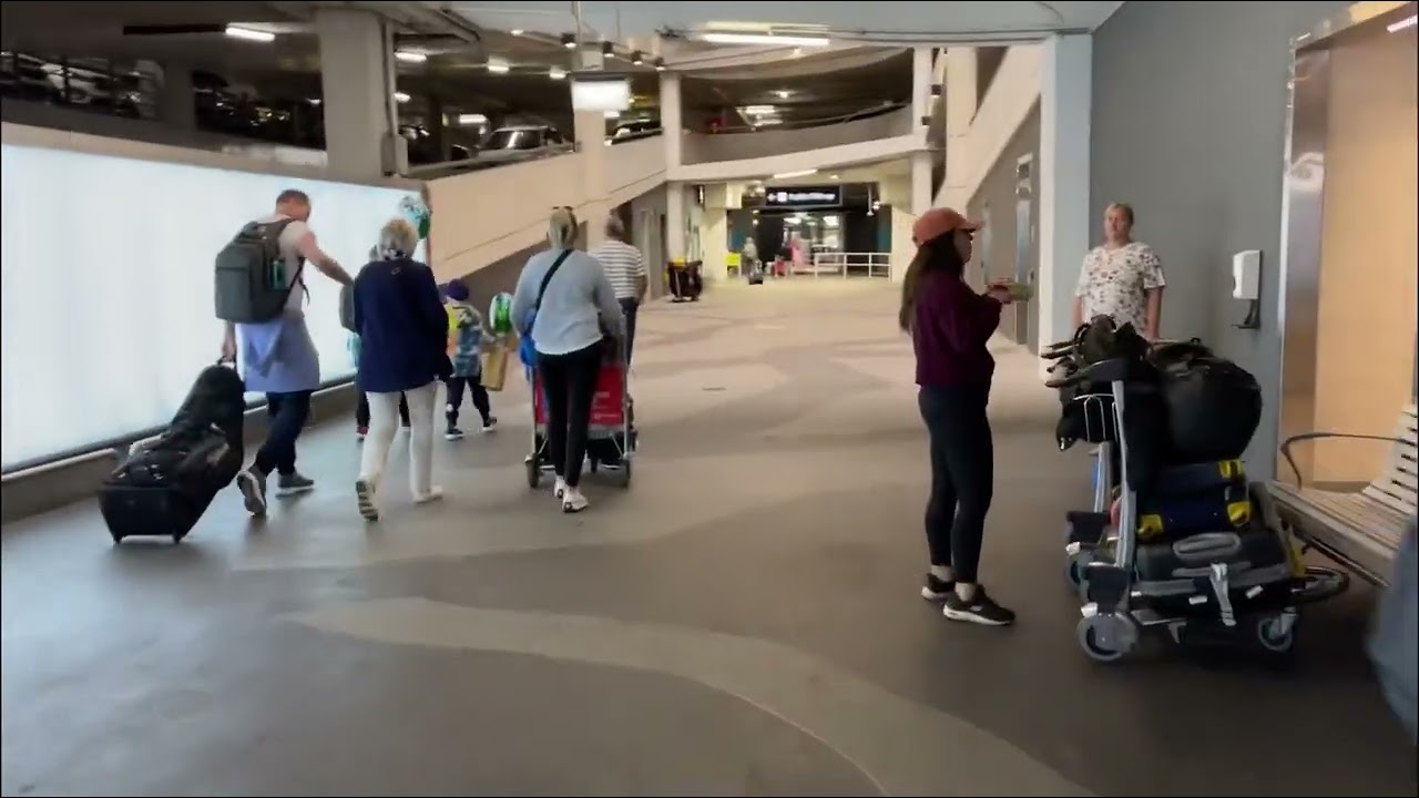 Save on Parking Fees at Sydney Airport with Public Pickup