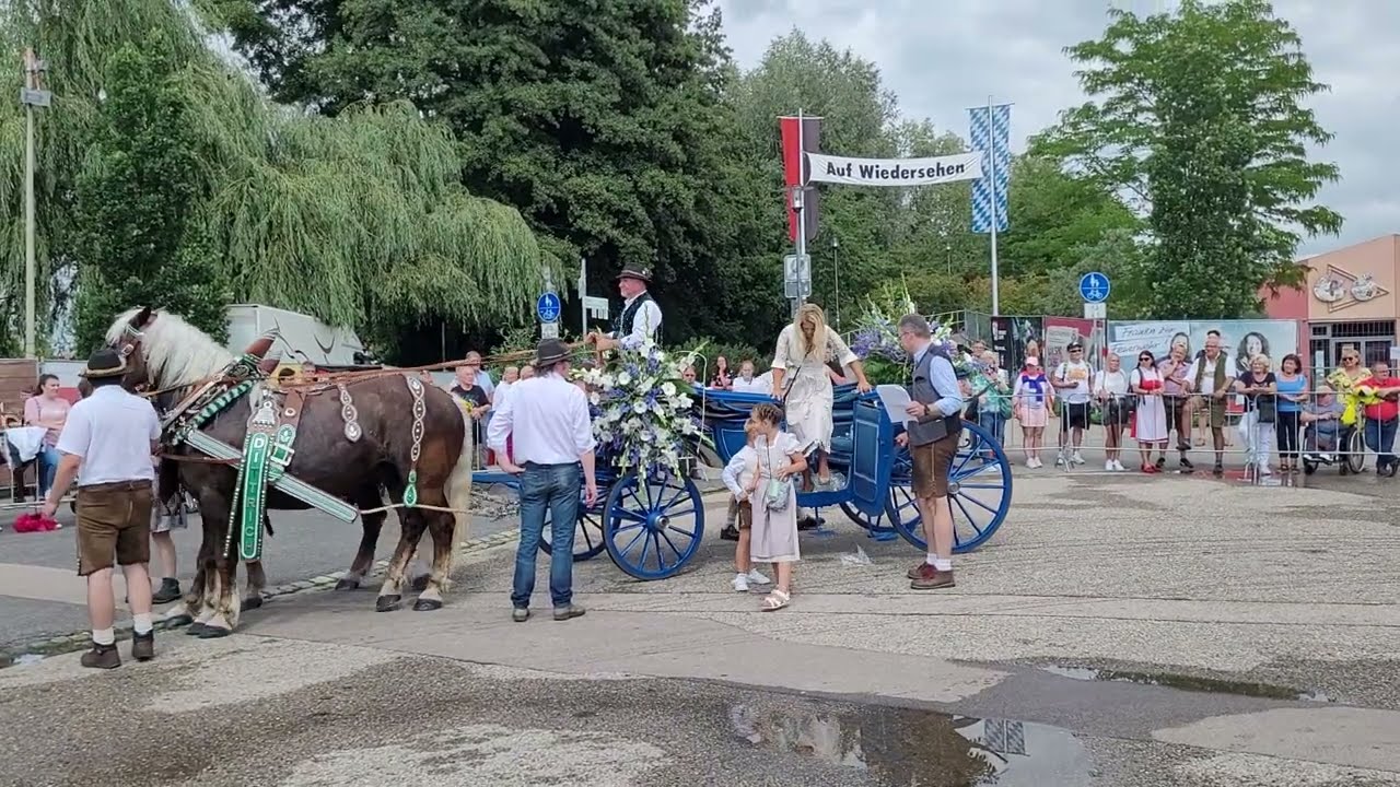 Festzug durch die Neumarkter Innenstadt unter dem Motto „WEIL I DI MOG