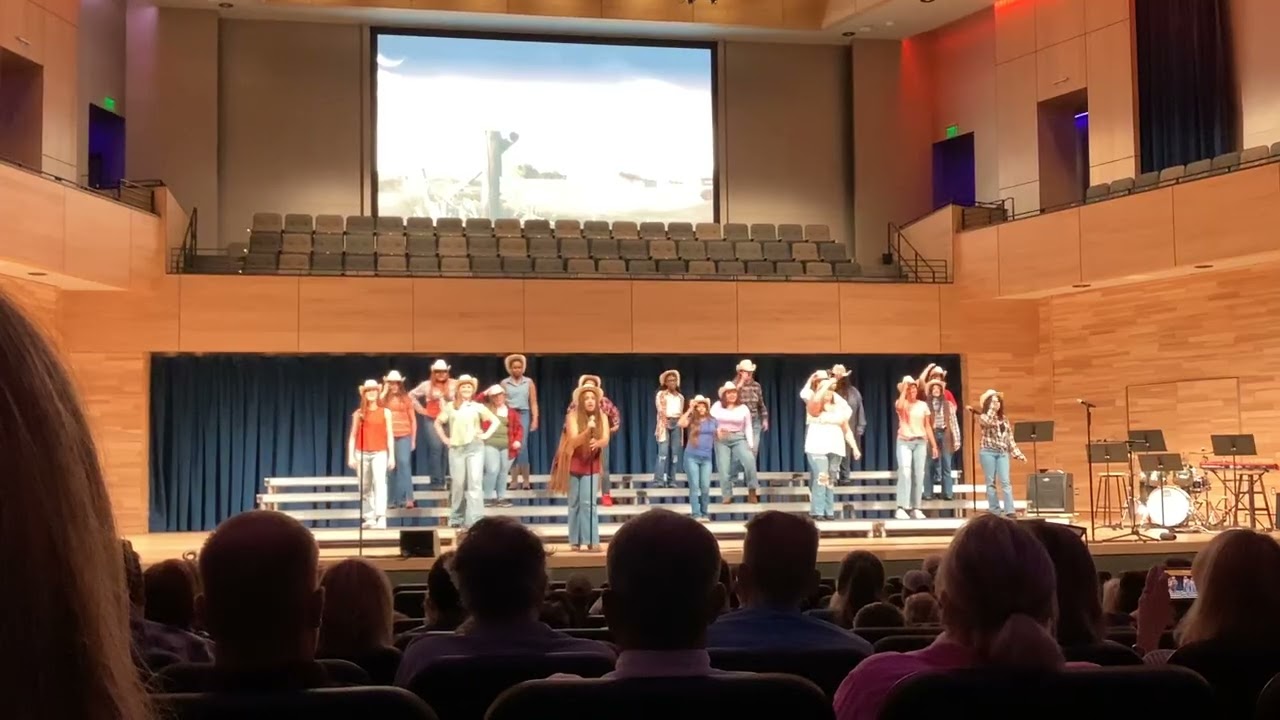 El concierto de yaqui mi hija en la escuela de Arlington high
