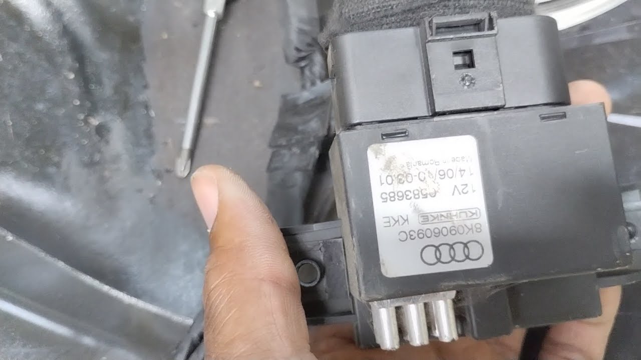 Как заменить модуль управления топливным насосом в Audi A4 2011 года выпуска
