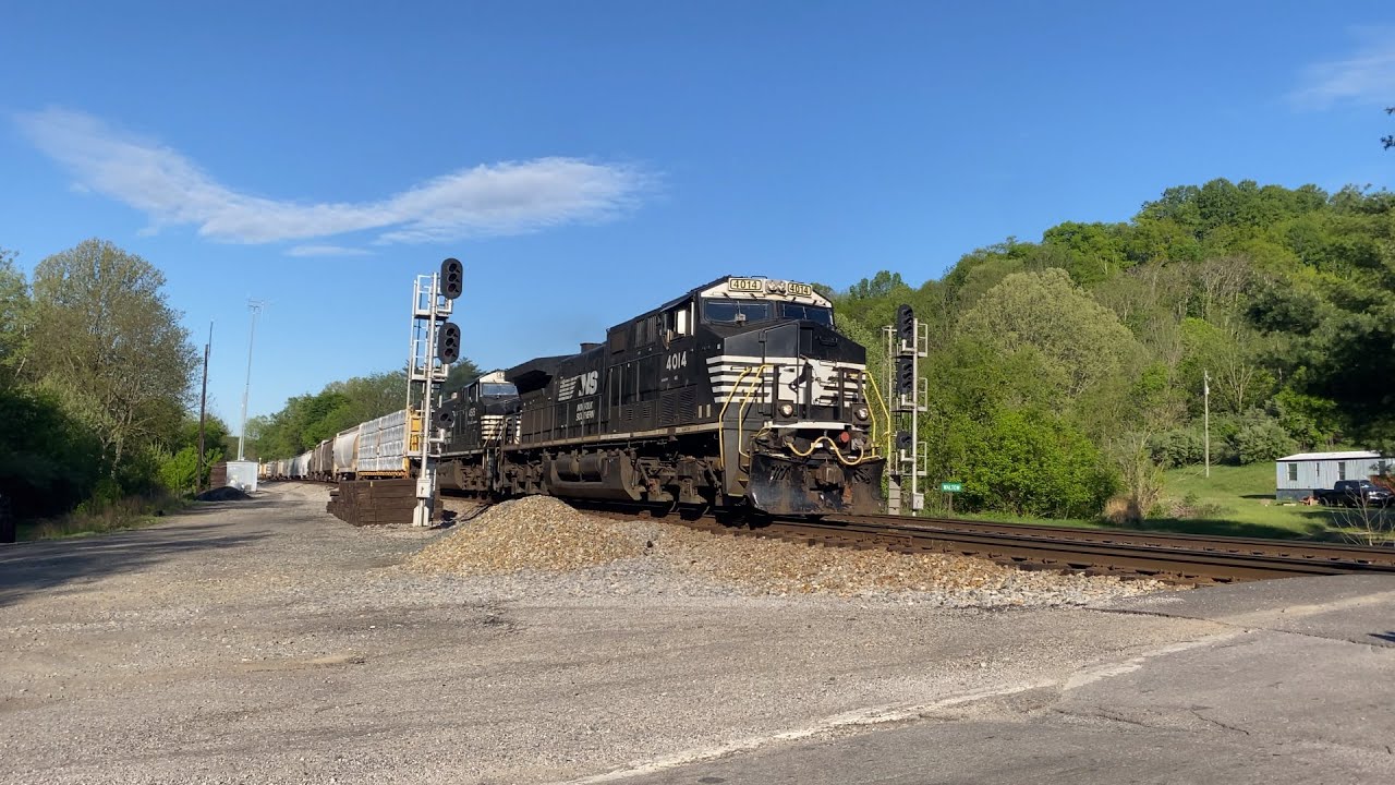 NS 18W Passes through the Walton Interlocking near Radford, VA