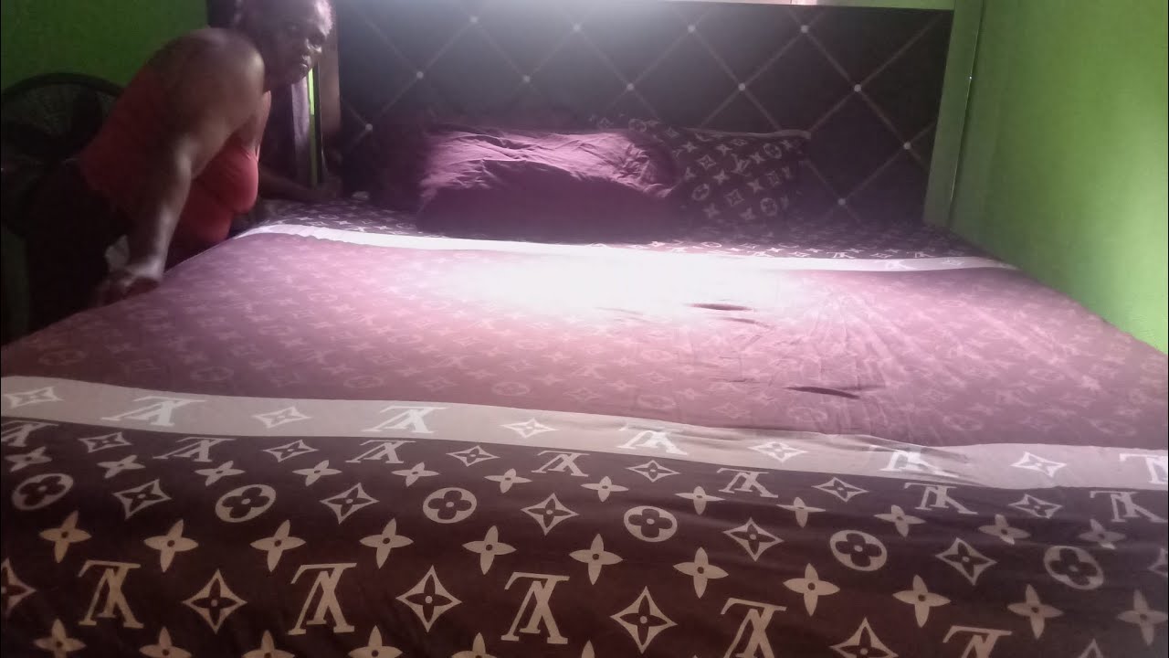I am having my house 🏠 a deep cleaning 