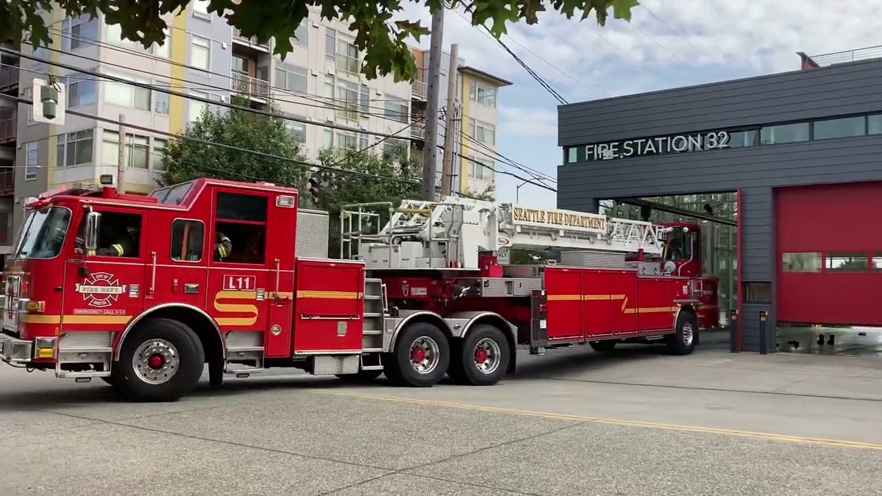 *EVERYBODY GOES* SFD Full house response Engine 32, Battalion 7, Ladder 11, Medic 32