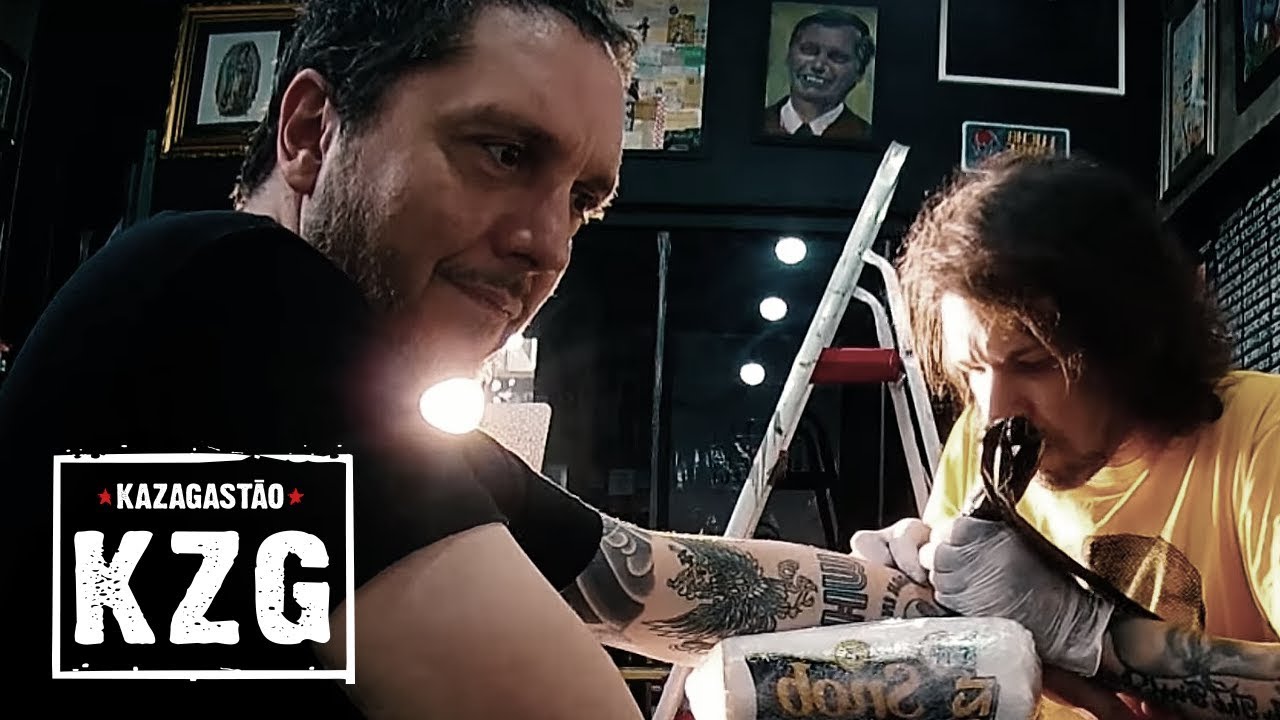 GASTÃO é tatuado por ROGER MARX
