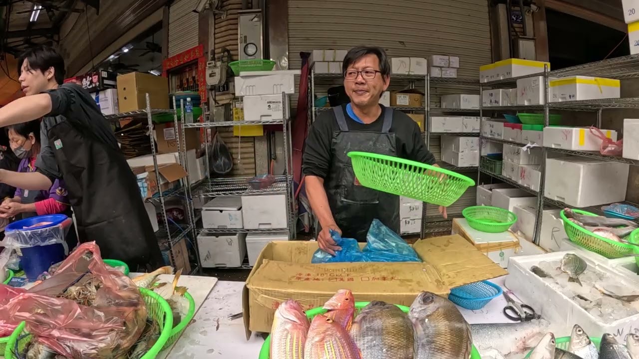小季海鮮叫賣週六日：台中市北區柳川西路四段82號