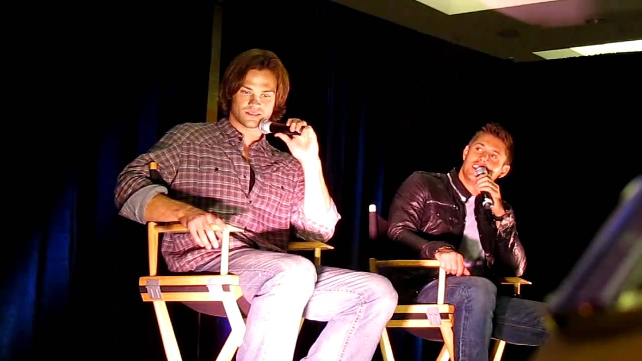Jensen & Jared talking about what happened on set - Supernatural Vancon 2010 (clip 11)