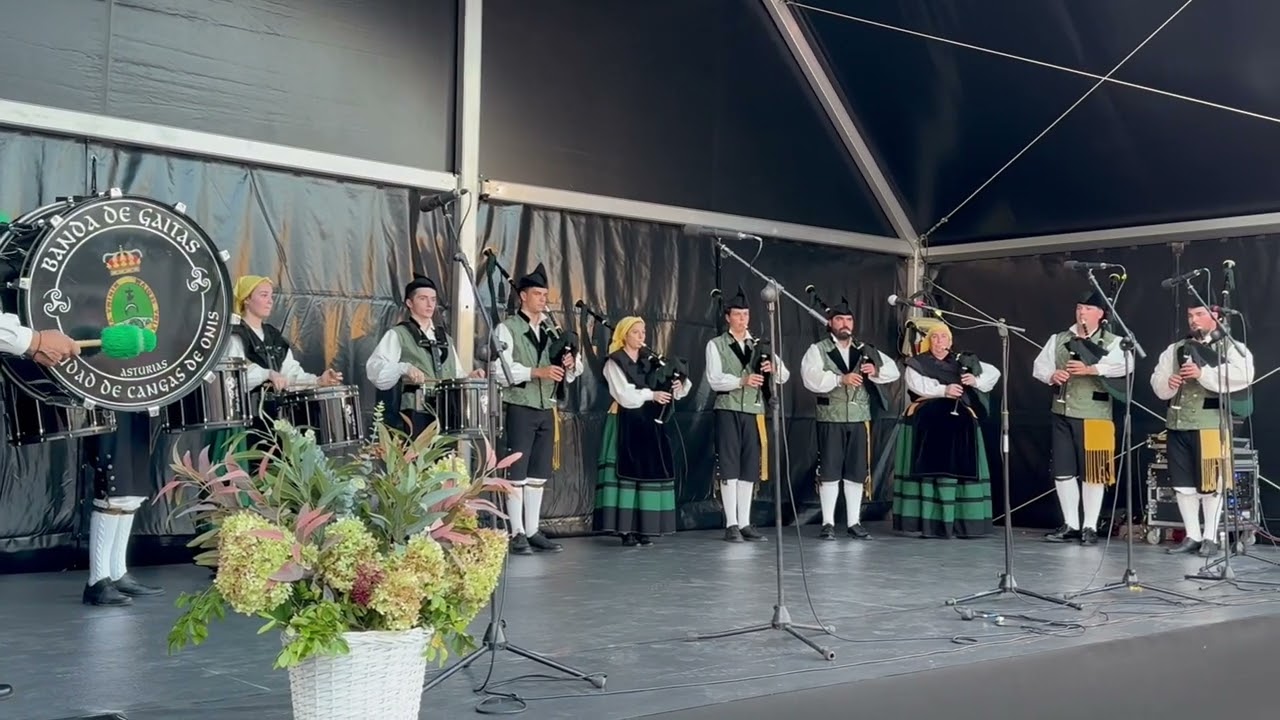 La Banda de Gaitas Ciudad Cangas de Onís en el Festival de Gaitas del Día de Asturias