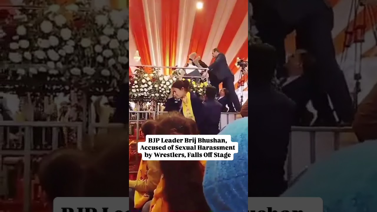 This BJP Leader’s Fall From Stage In UP Has Gone Viral! 