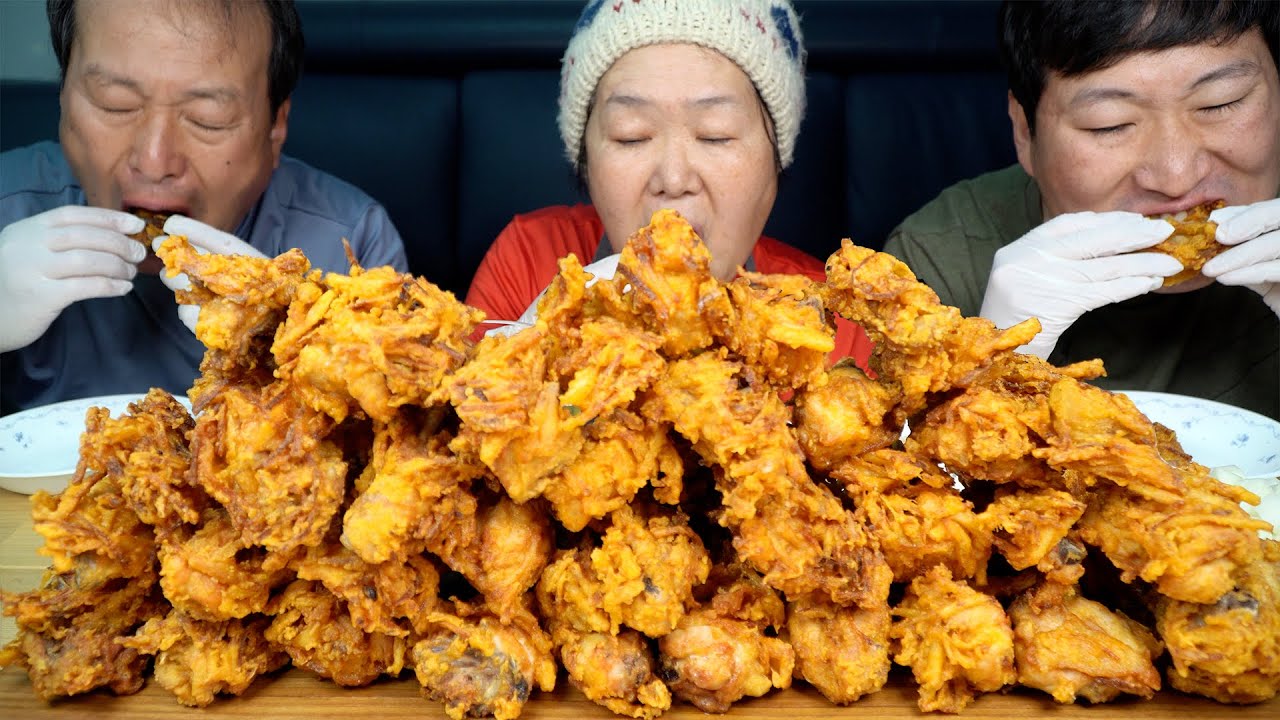 Жареный картофель с курицей, приготовленный в казане 🍗🍻! - Шоу еды Mukbang.