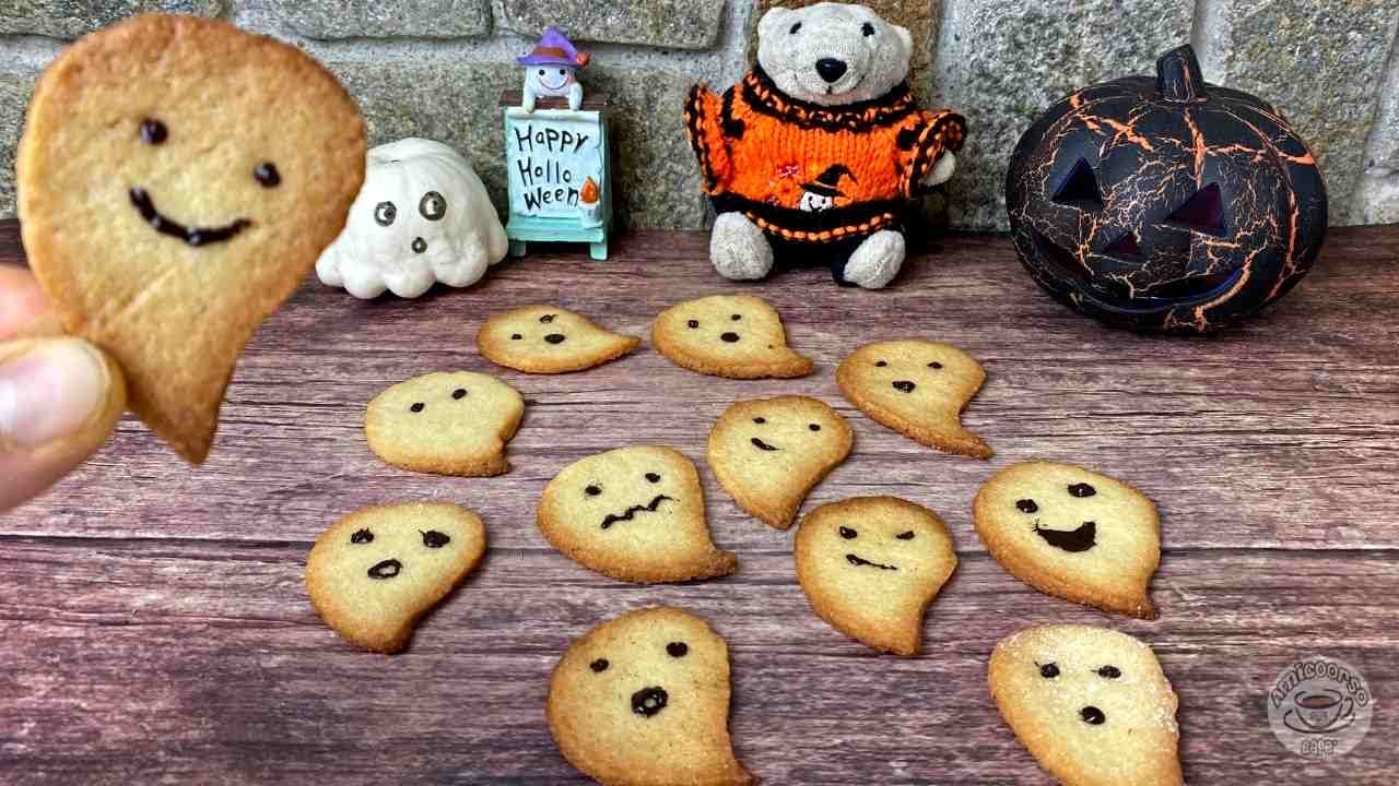 Biscotti fantasmini di Halloween senza stampo