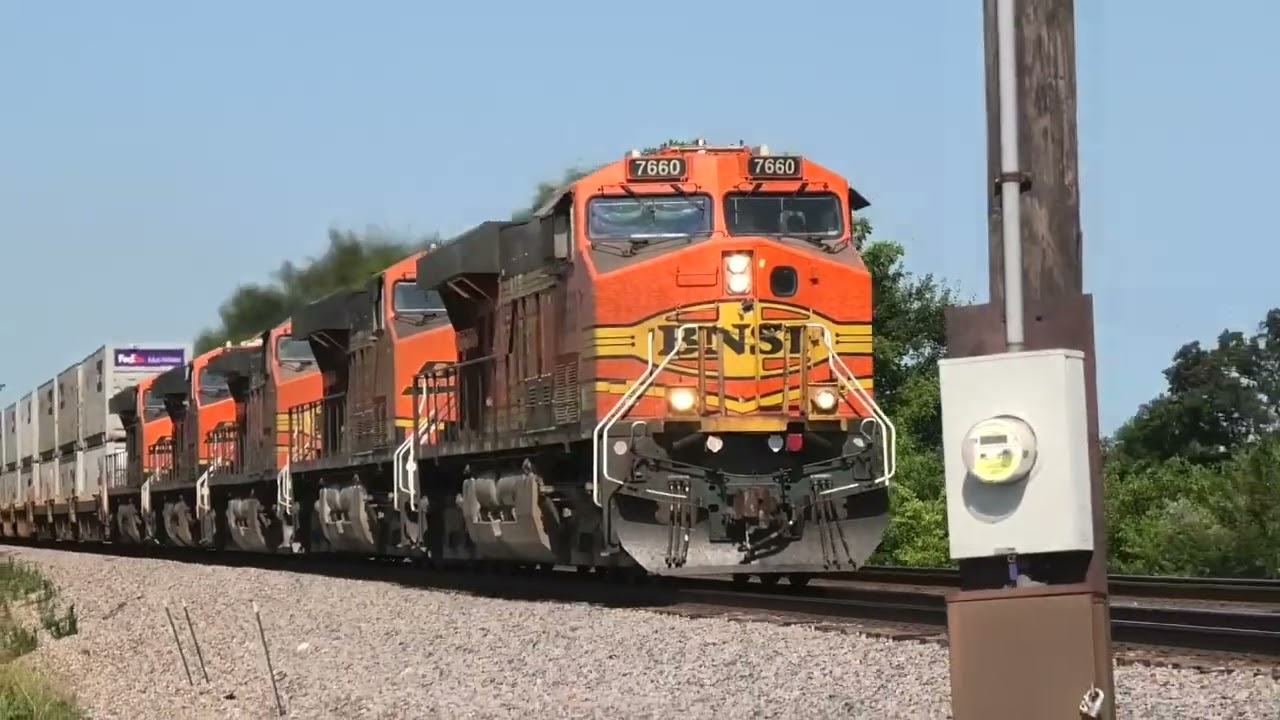BNSF 7660 East in Laura, IL 7/6/24