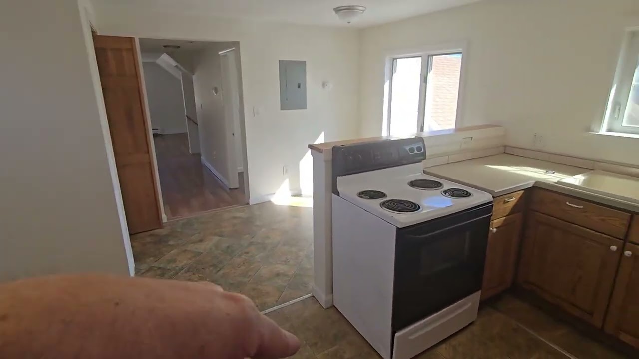 Updated Loft 1BR + office or sm 2 BR - 121 Parker st apt 3 Brewer