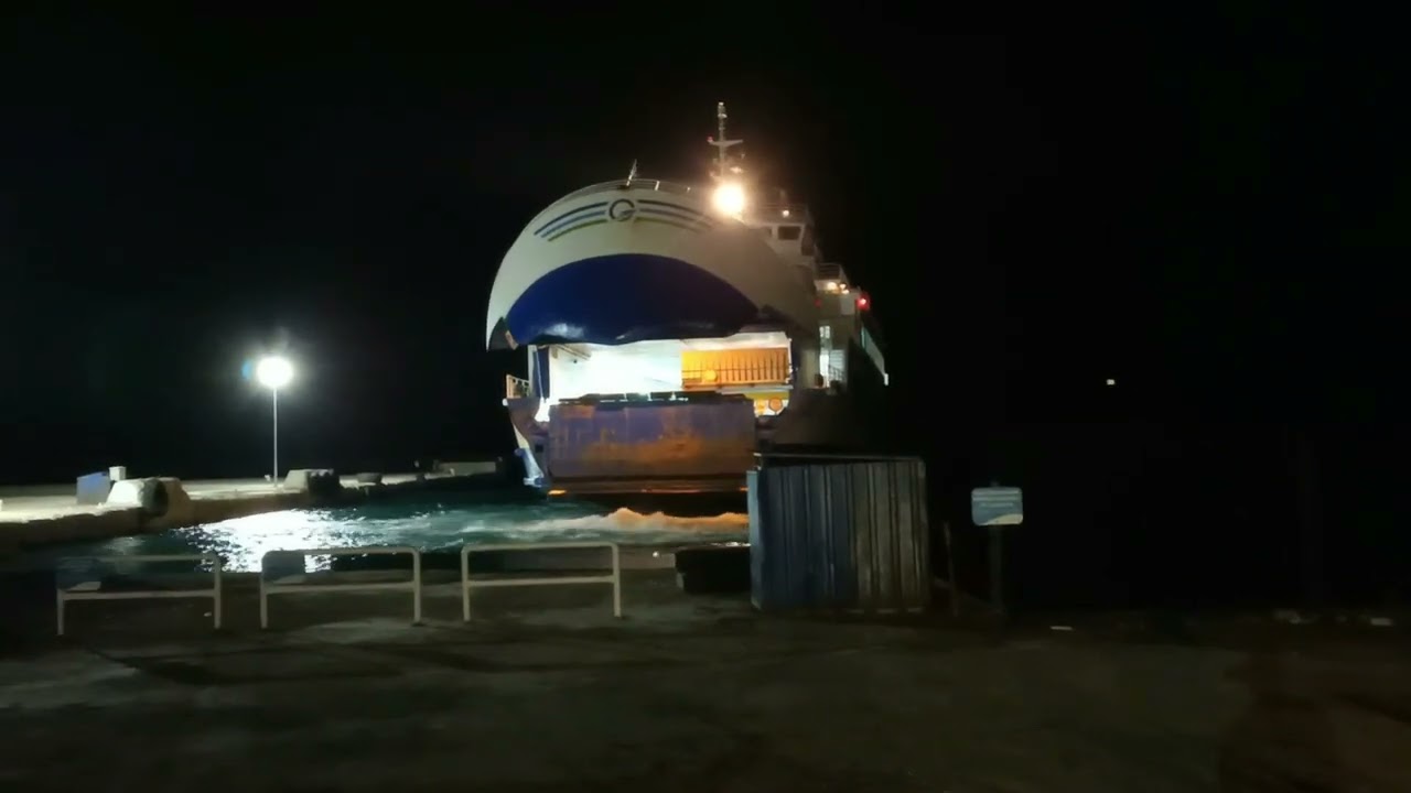 Gestaş feribotunun yanaşma videosu ve ayrılışı. Gökçeada