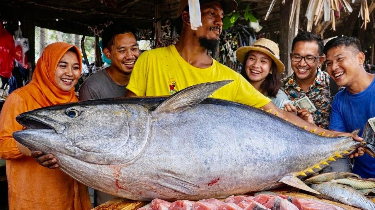Wow! Unbelievable Giant Fish Sold in a Village Market | Cutting Skills and Daily Fishing Culture