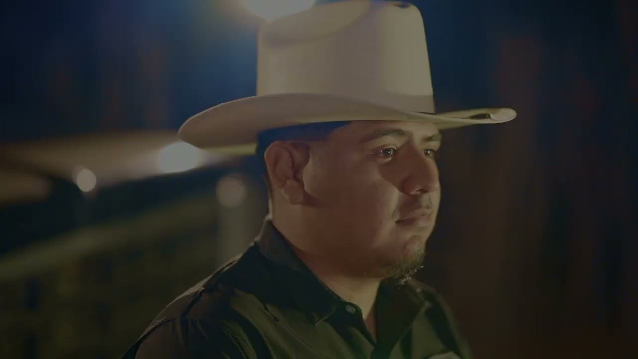 Se está muriendo un corazón - Los Del Coronel (En Vivo) 