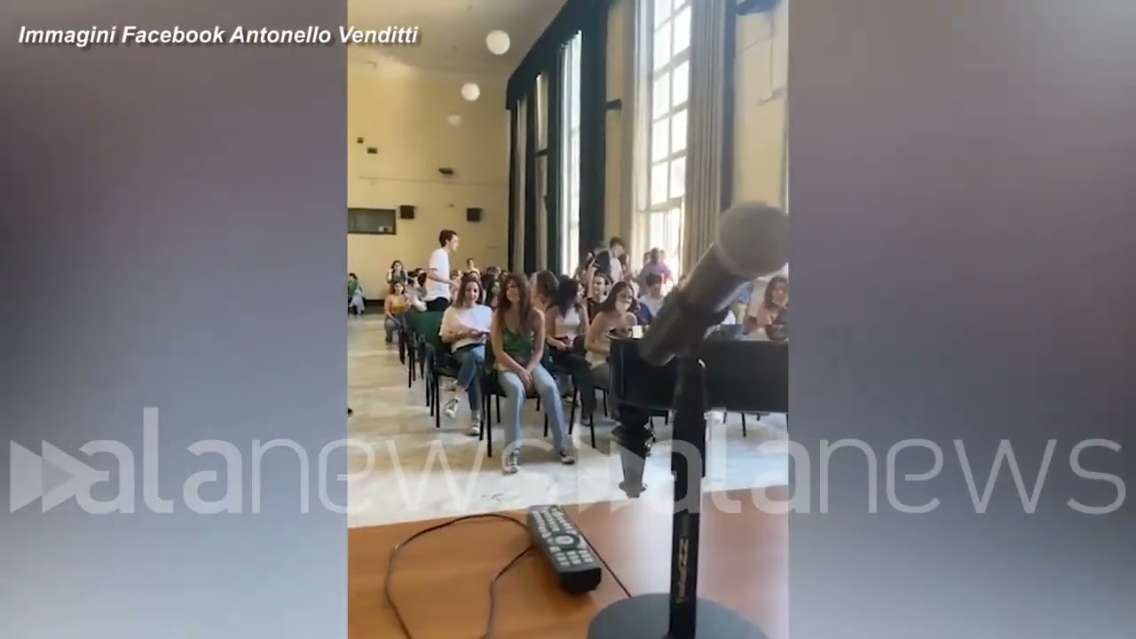 Ultimo giorno di scuola, Venditti a sorpresa al 