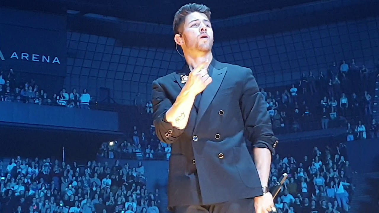 Jonas brothers Happinessbeginstour  Nick Jealous  Live in Paris 22 février 2020