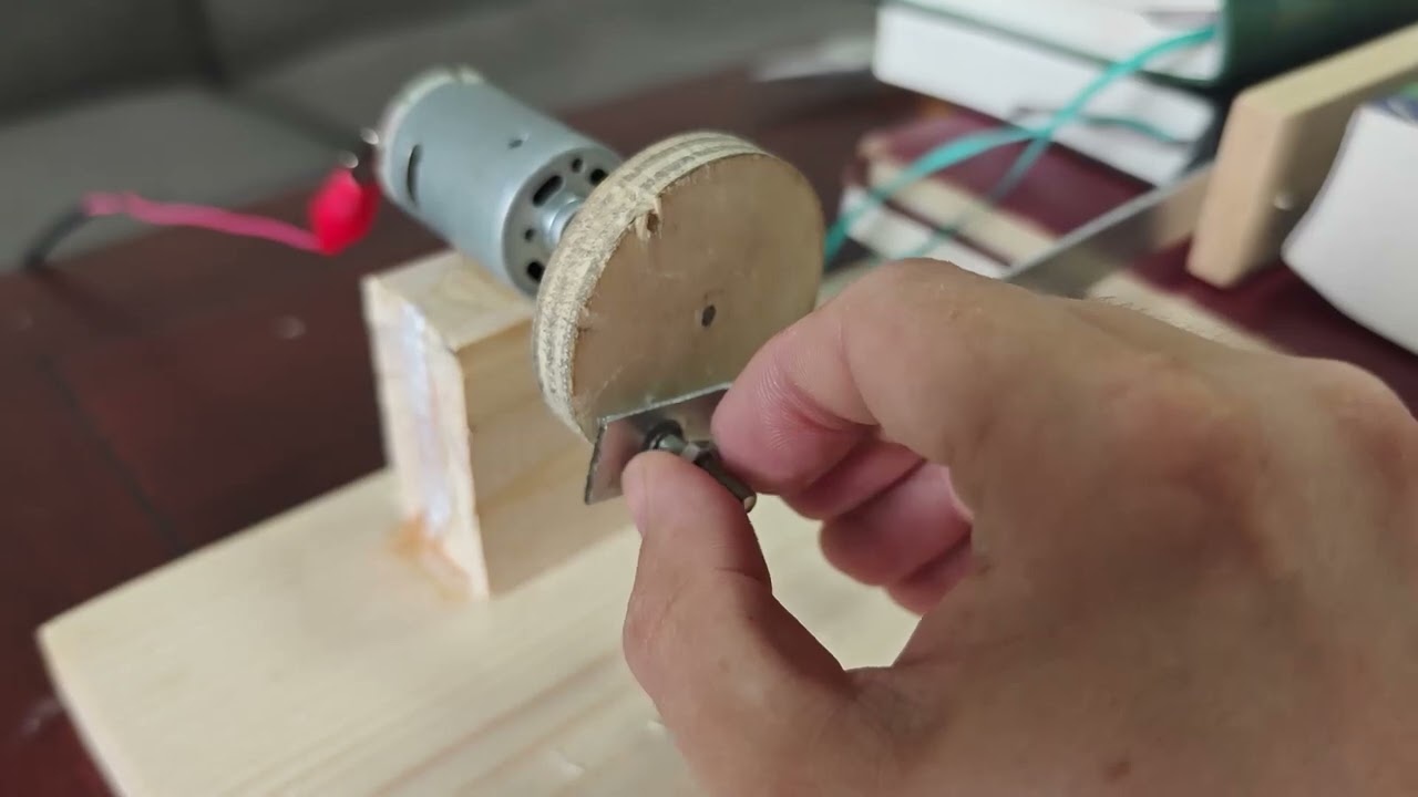 Circular (rotary) motion to linear motion converting mechanism