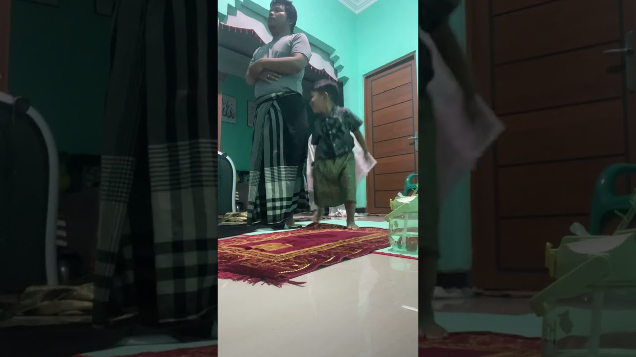 R Sholat Tarawih dengan Poppy dan Mommy