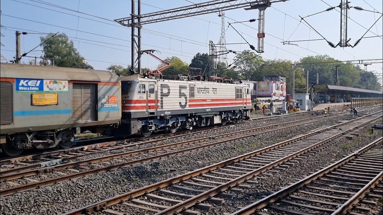 ABB GZB WAP-5 with New Delhi-Bhopal Shatabdi Exp