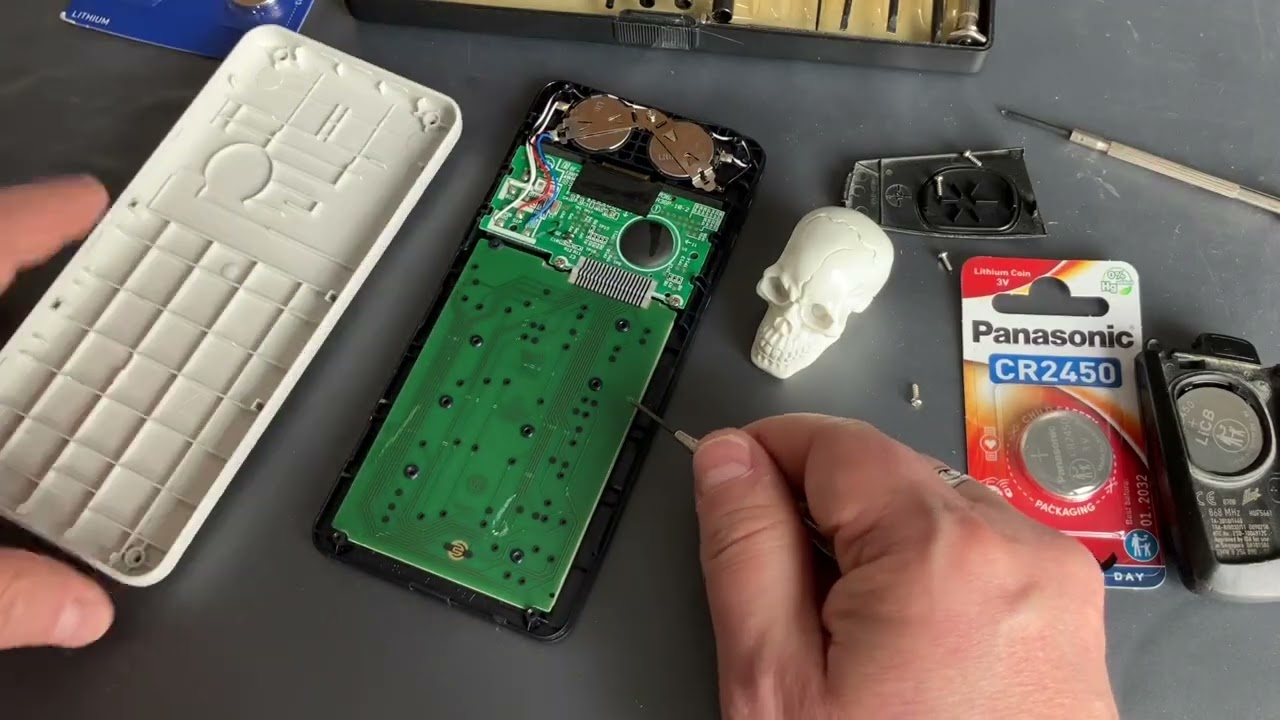Batteriewechsel TI-30X Taschenrechner und 3er BMW Funkschlüssel