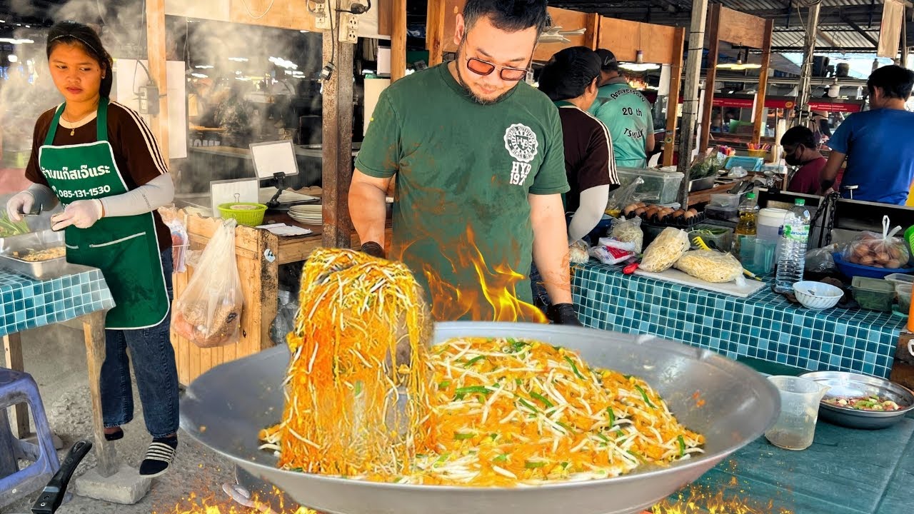 Sold Out in 2 Hours! Amazing Pad Thai & Omelette $1.5 Cooked by Asian Master Chef | Thai Street Food