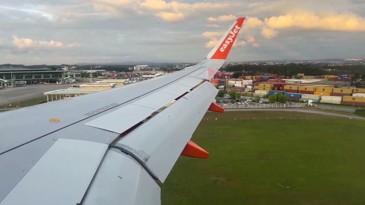 EasyJet landing at Porto